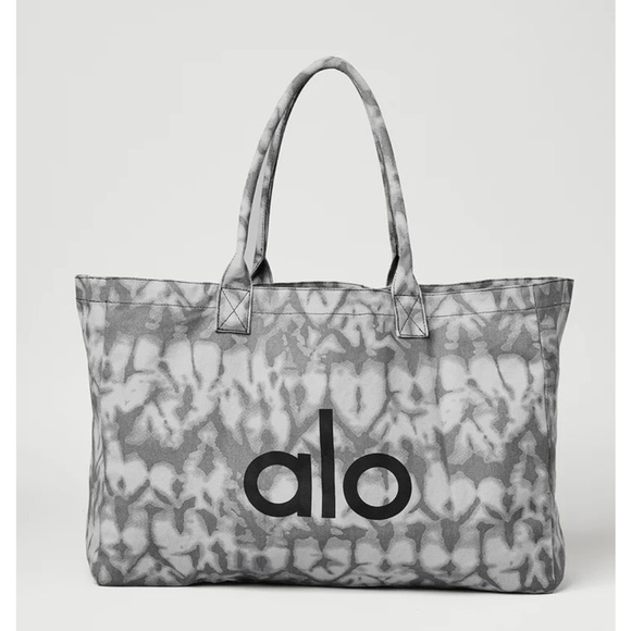 ALO Yoga Handbags - NWT Alo Shopper Tote